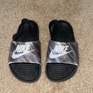 Toddler size 9 Nike Slides